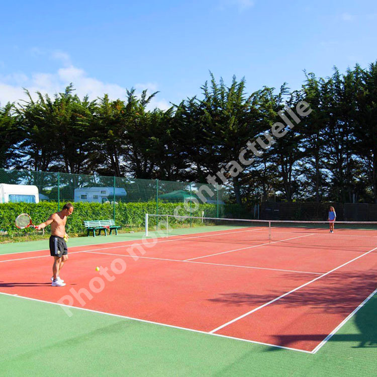 Terrain de tennis du camping